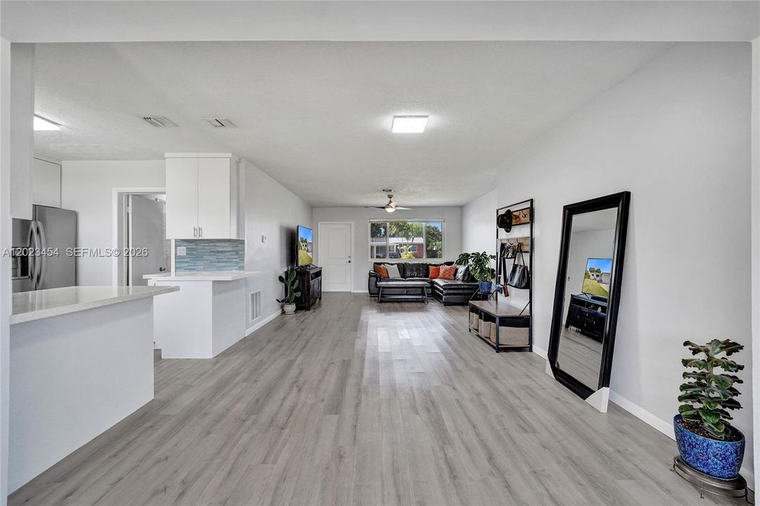 For Sale: $538,000 (2 beds, 2 baths, 1276 Square Feet)