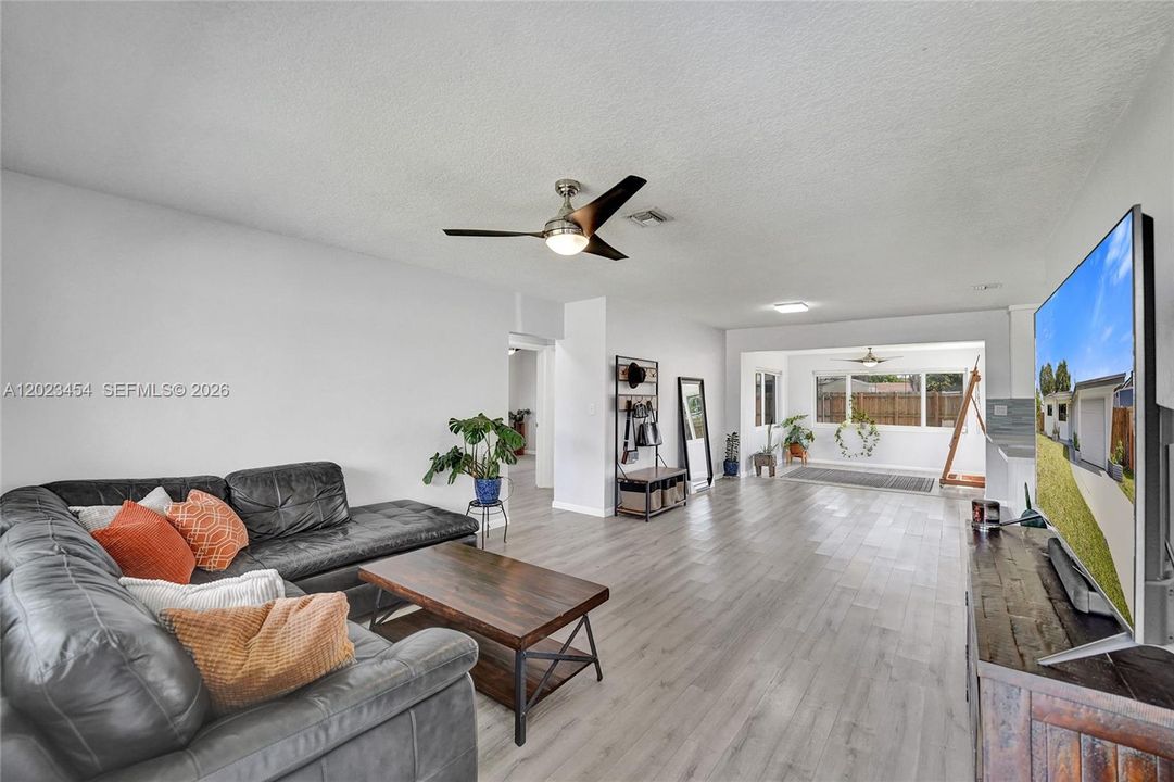 For Sale: $538,000 (2 beds, 2 baths, 1276 Square Feet)