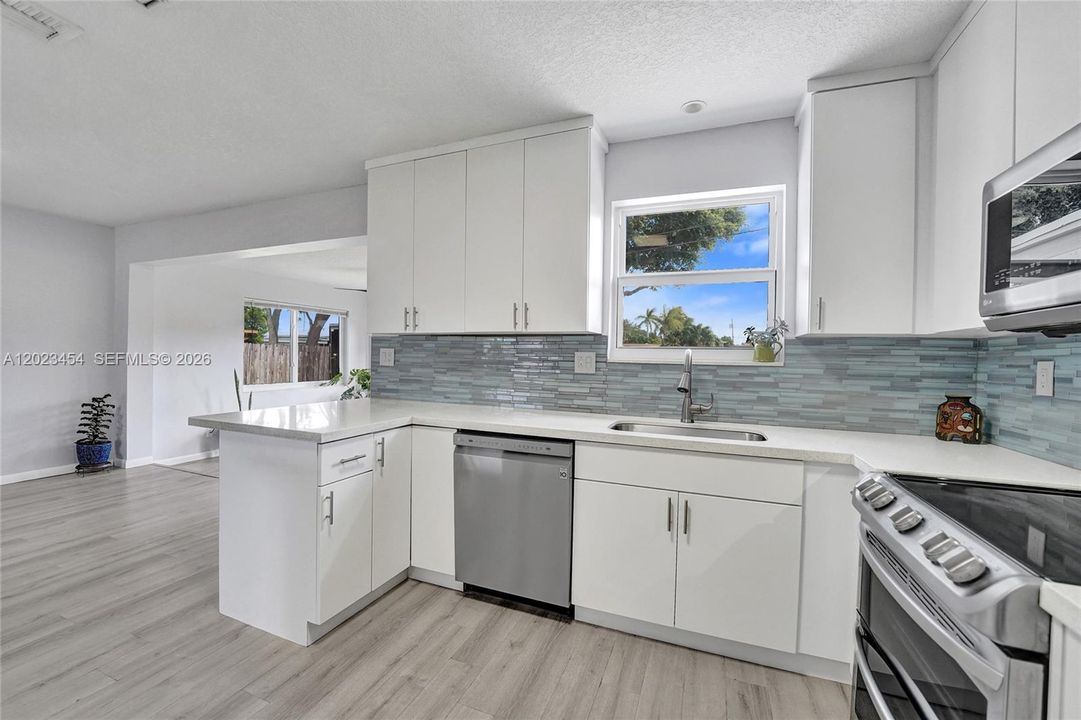 For Sale: $538,000 (2 beds, 2 baths, 1276 Square Feet)