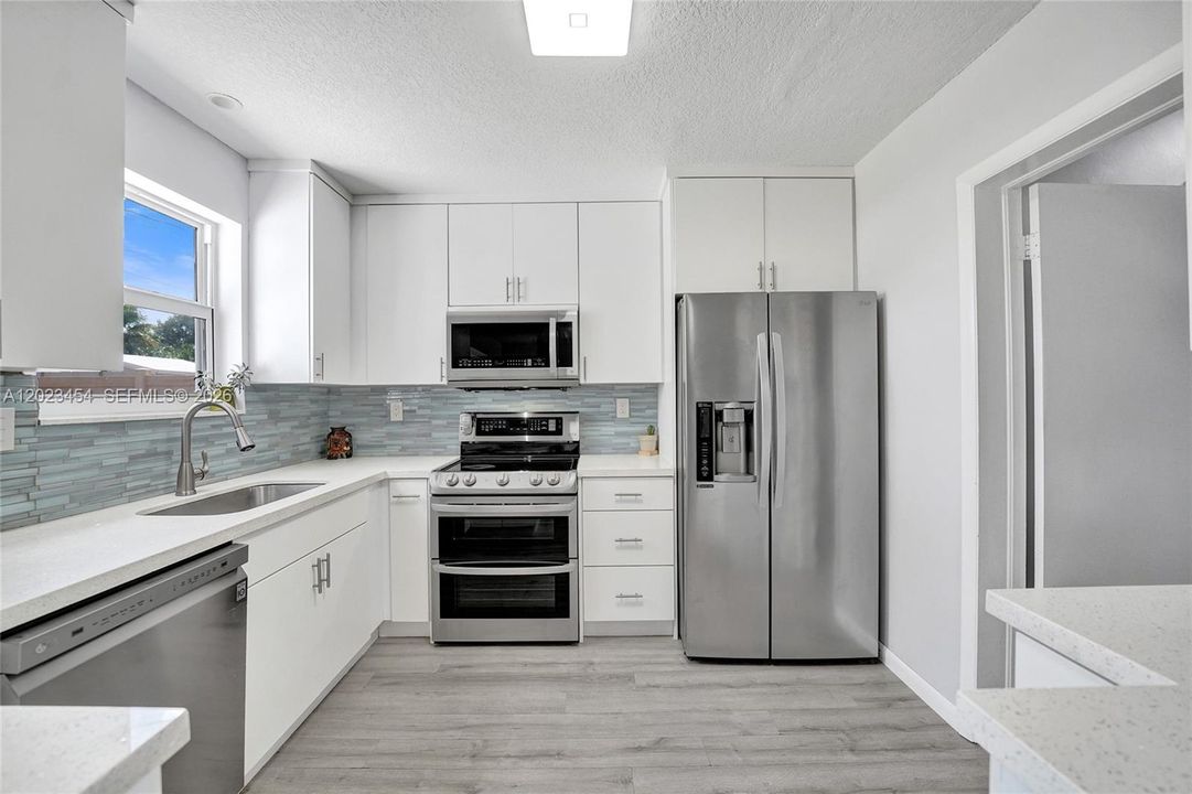 For Sale: $538,000 (2 beds, 2 baths, 1276 Square Feet)