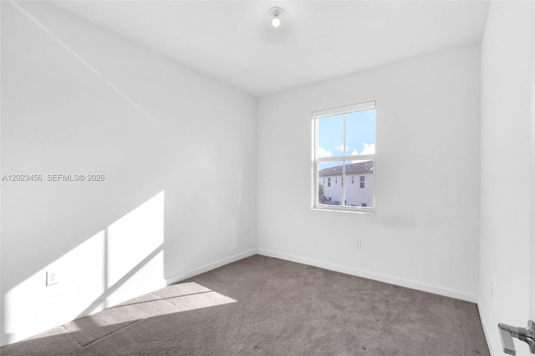 For Rent: $3,000 (3 beds, 2 baths, 1483 Square Feet)