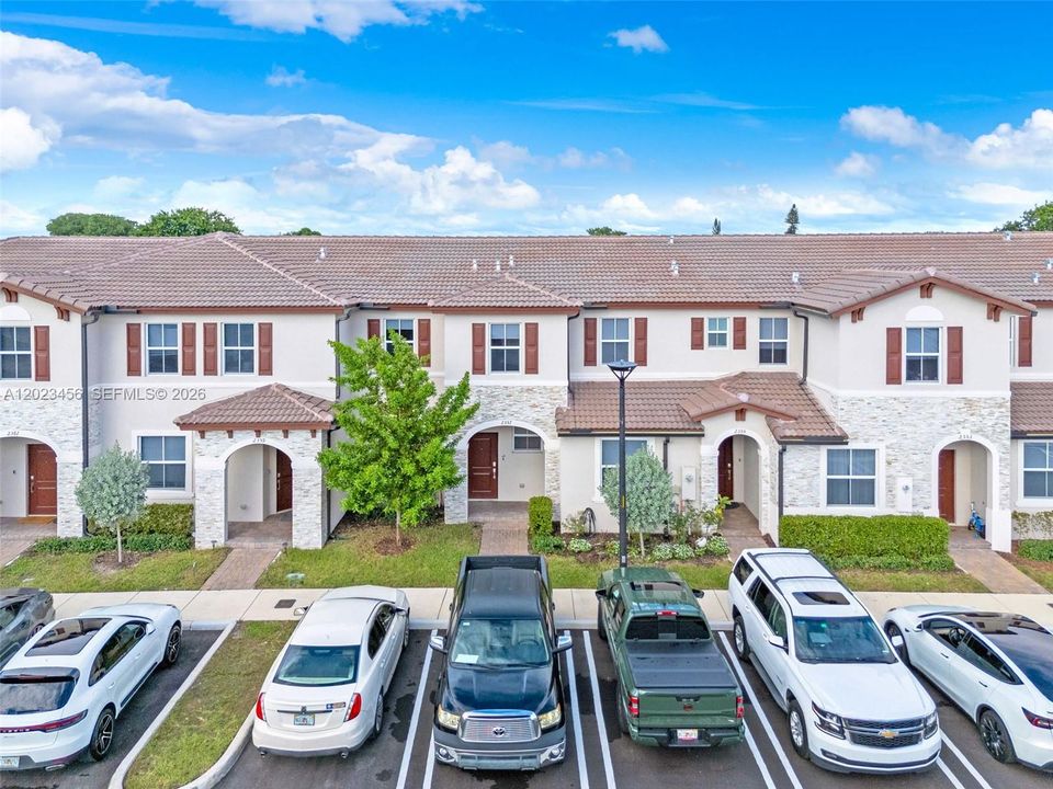 For Rent: $3,000 (3 beds, 2 baths, 1483 Square Feet)