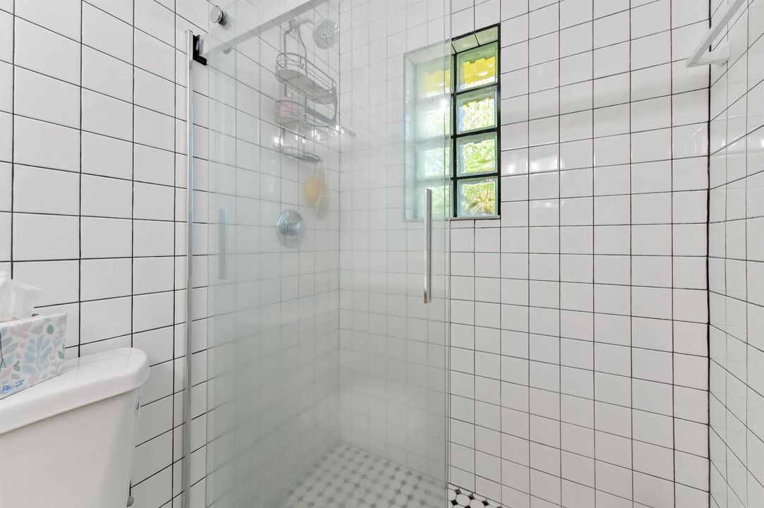 23 Bathroom 03