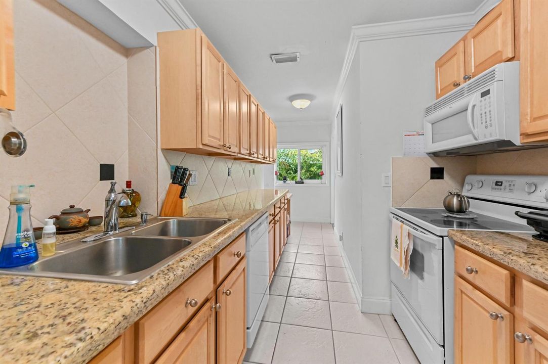 13 Kitchen 01