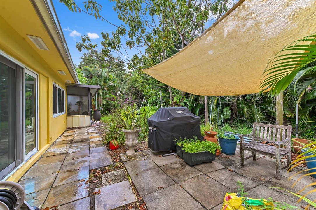 33 patio 01