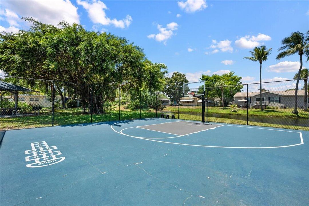COMMUNITY BASKETBALL COURT