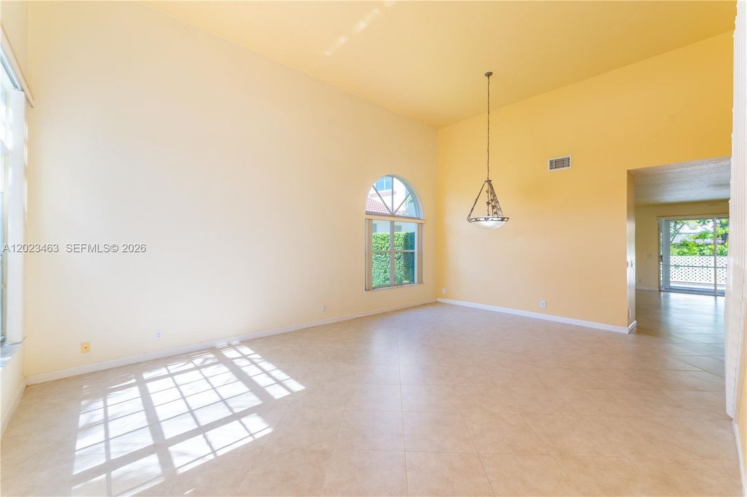 For Sale: $929,000 (4 beds, 2 baths, 2528 Square Feet)