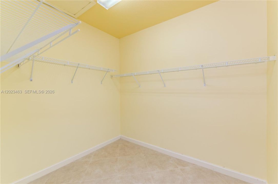 For Sale: $929,000 (4 beds, 2 baths, 2528 Square Feet)