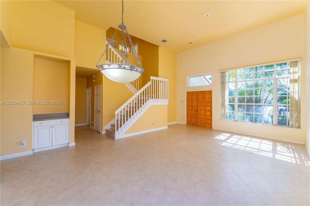 For Sale: $929,000 (4 beds, 2 baths, 2528 Square Feet)
