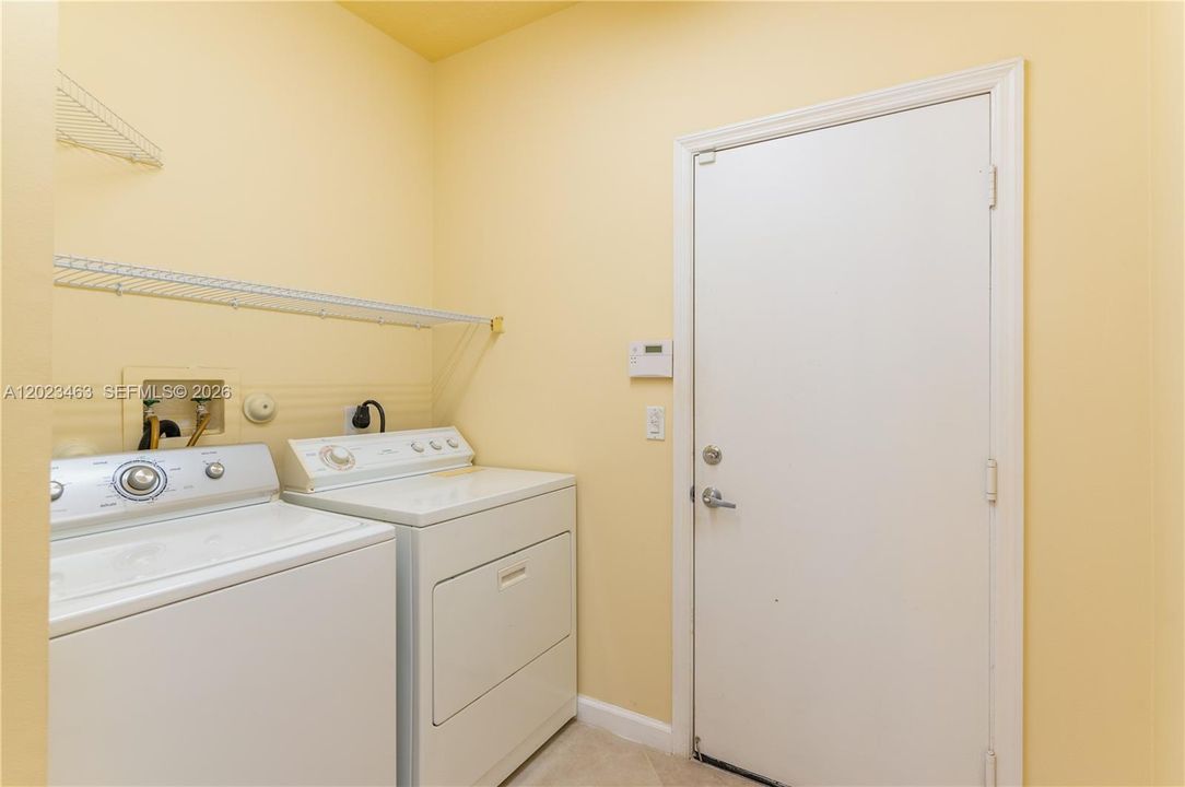 For Sale: $929,000 (4 beds, 2 baths, 2528 Square Feet)