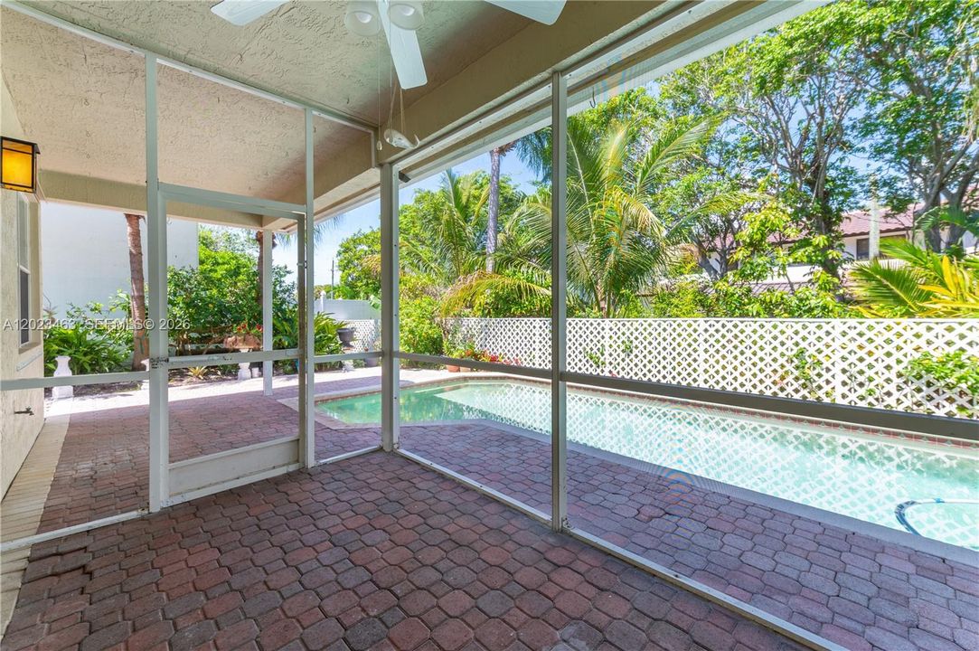 For Sale: $929,000 (4 beds, 2 baths, 2528 Square Feet)
