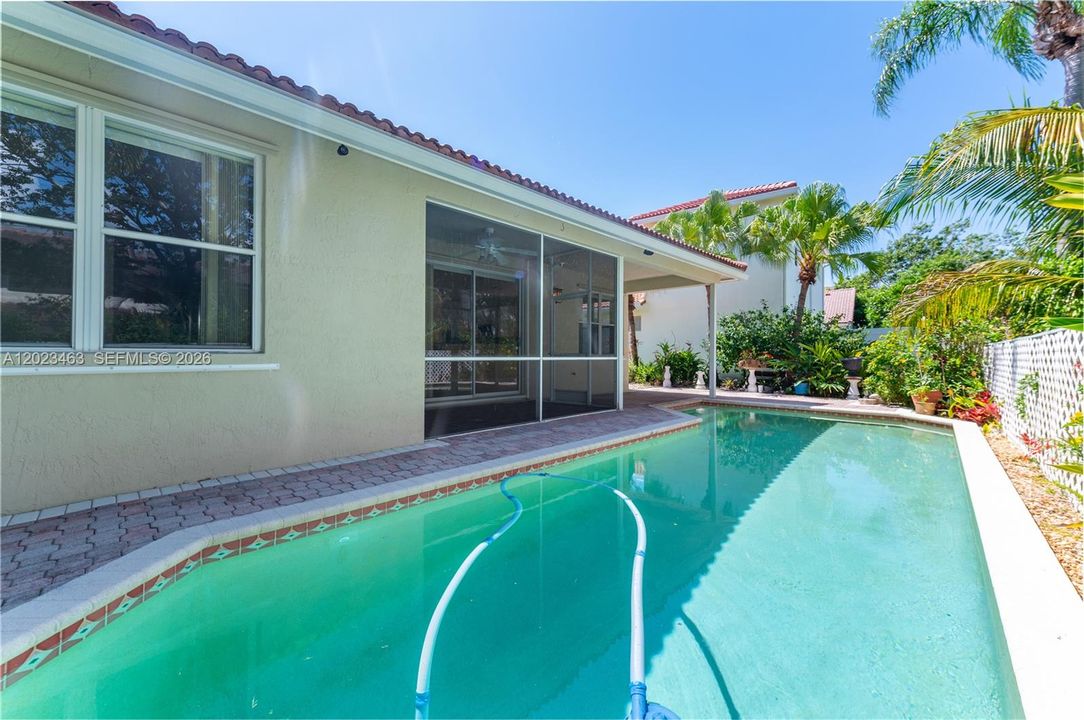For Sale: $929,000 (4 beds, 2 baths, 2528 Square Feet)