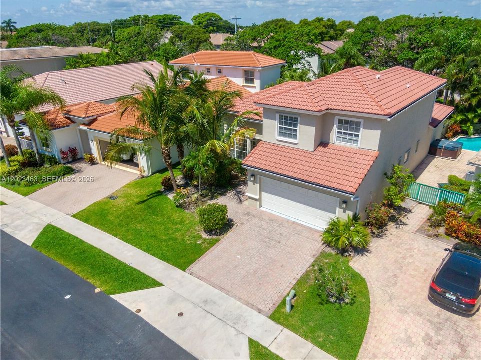 For Sale: $929,000 (4 beds, 2 baths, 2528 Square Feet)