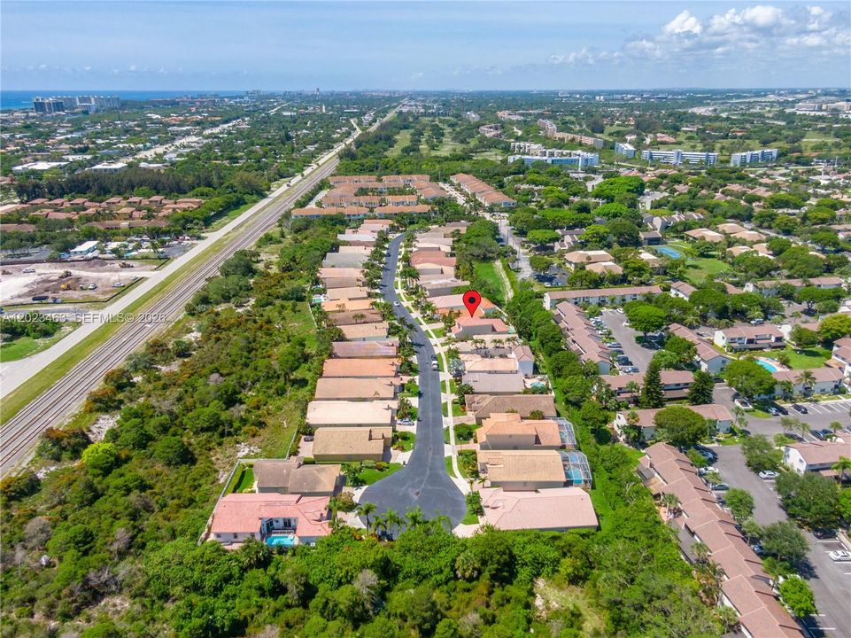 For Sale: $929,000 (4 beds, 2 baths, 2528 Square Feet)