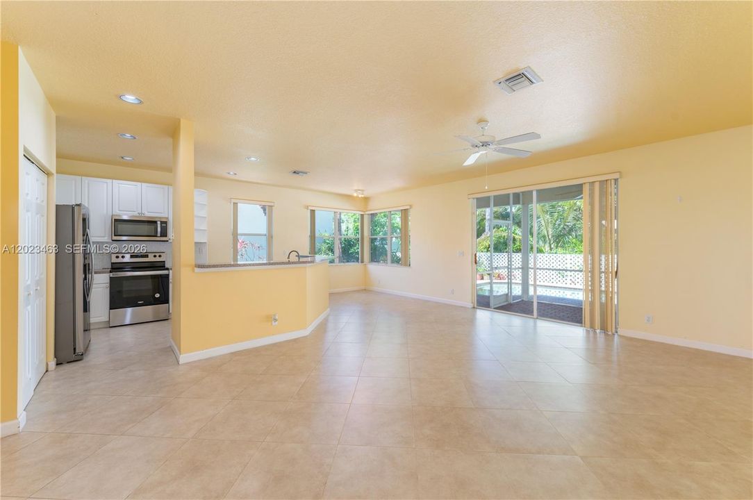 For Sale: $929,000 (4 beds, 2 baths, 2528 Square Feet)