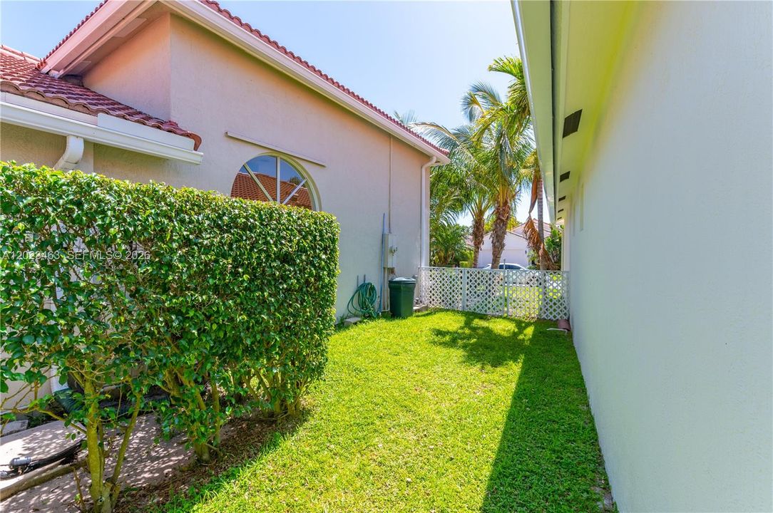 For Sale: $929,000 (4 beds, 2 baths, 2528 Square Feet)