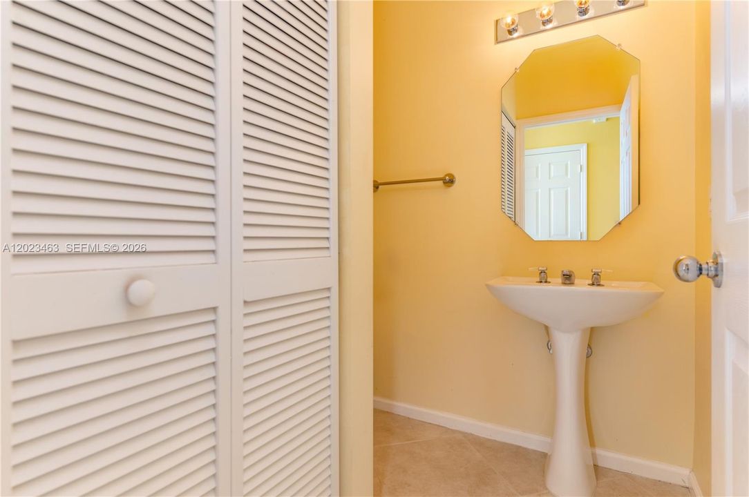 For Sale: $929,000 (4 beds, 2 baths, 2528 Square Feet)