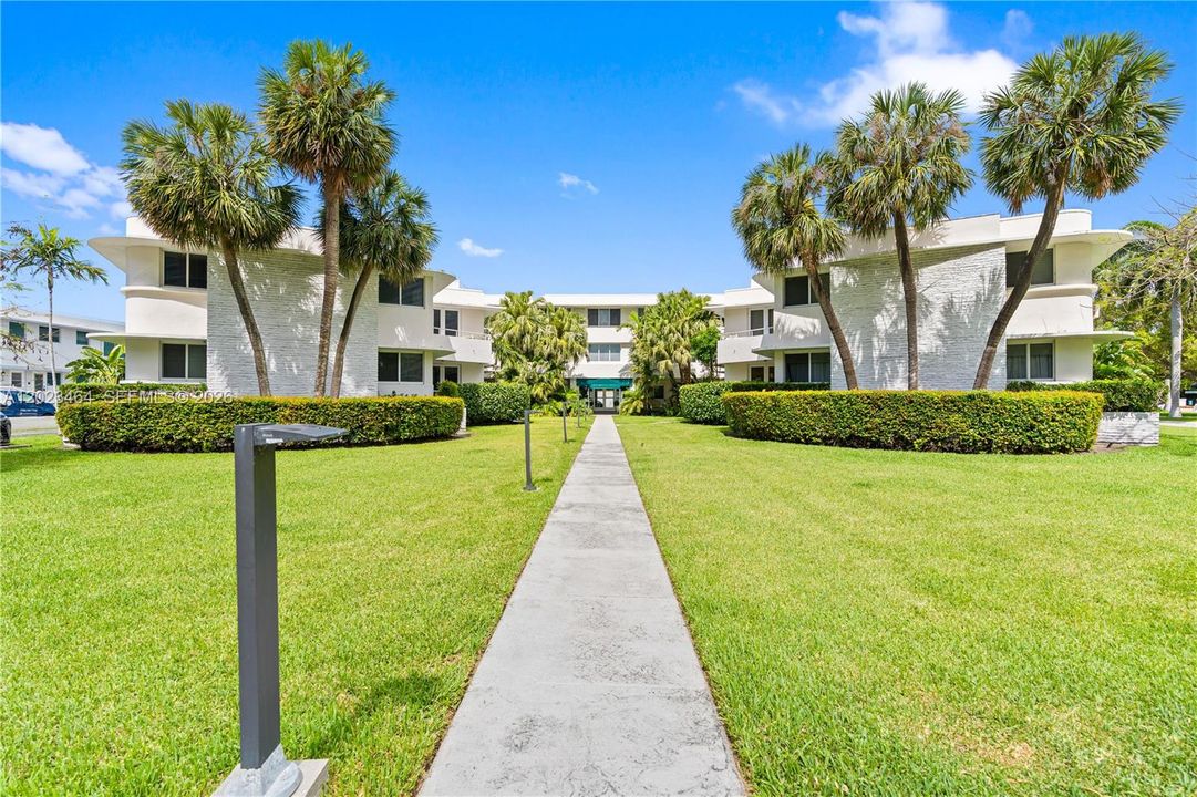 For Rent: $8,500 (3 beds, 4 baths, 2755 Square Feet)
