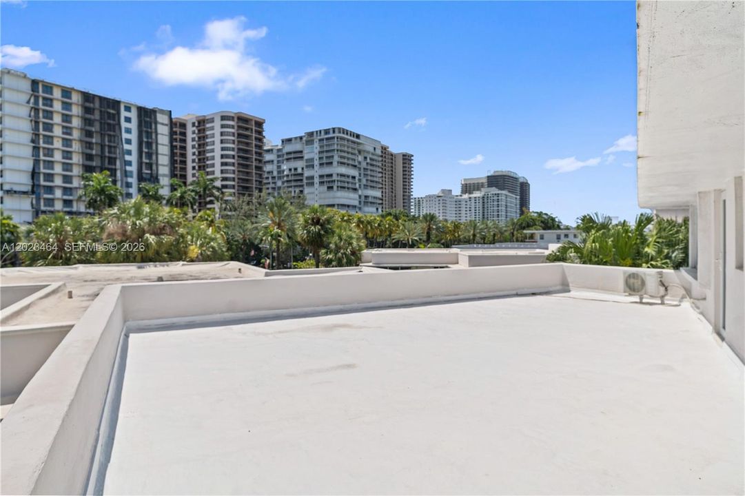 For Rent: $8,500 (3 beds, 4 baths, 2755 Square Feet)