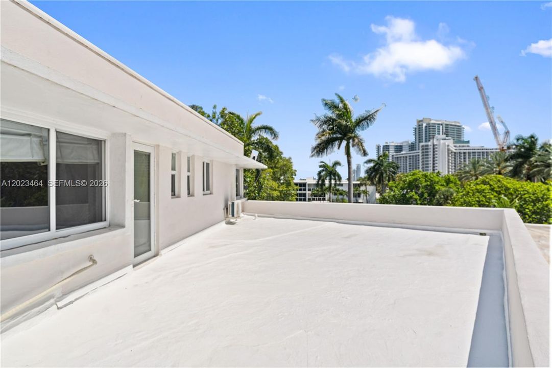 For Rent: $8,500 (3 beds, 4 baths, 2755 Square Feet)