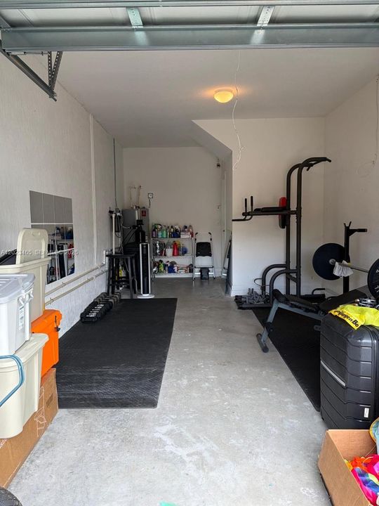 En Renta: $4,200 (4 camas, 3 baños, 2068 Pies cuadrados)