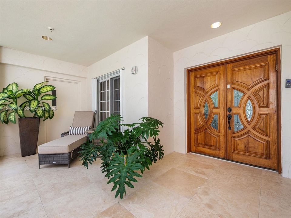 For Sale: $3,790,000 (2 beds, 2 baths, 1912 Square Feet)