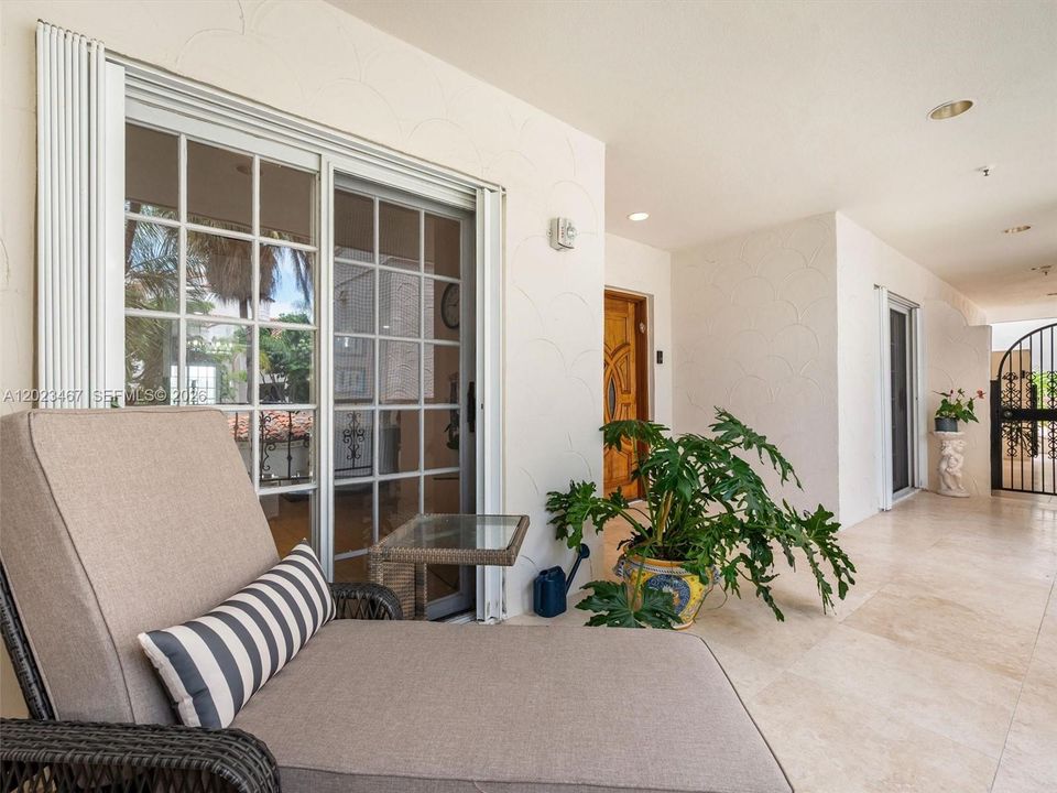 For Sale: $3,790,000 (2 beds, 2 baths, 1912 Square Feet)