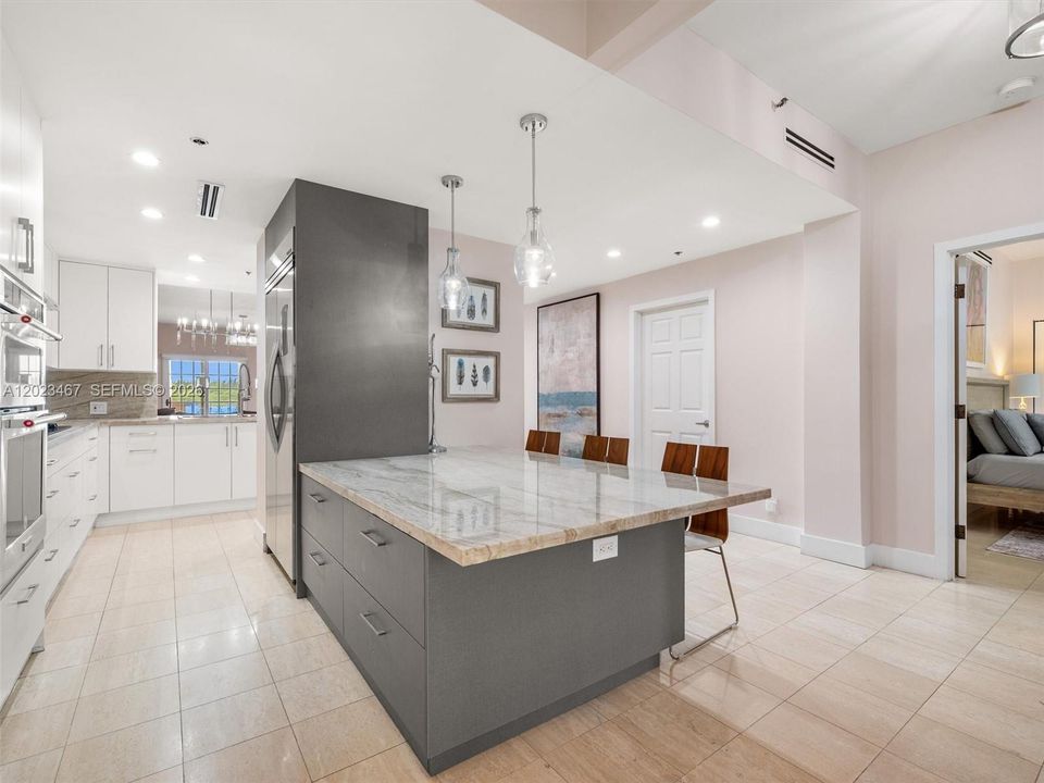 For Sale: $3,790,000 (2 beds, 2 baths, 1912 Square Feet)