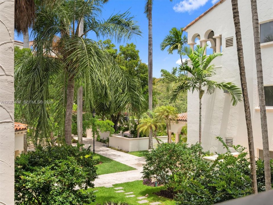 For Sale: $3,790,000 (2 beds, 2 baths, 1912 Square Feet)