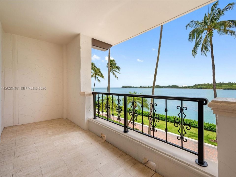 For Sale: $3,790,000 (2 beds, 2 baths, 1912 Square Feet)