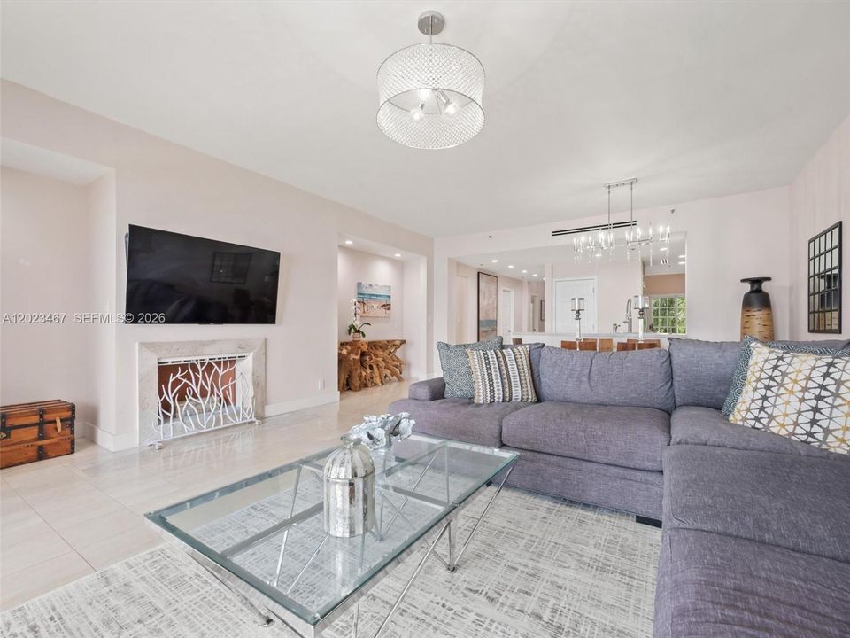 For Sale: $3,790,000 (2 beds, 2 baths, 1912 Square Feet)