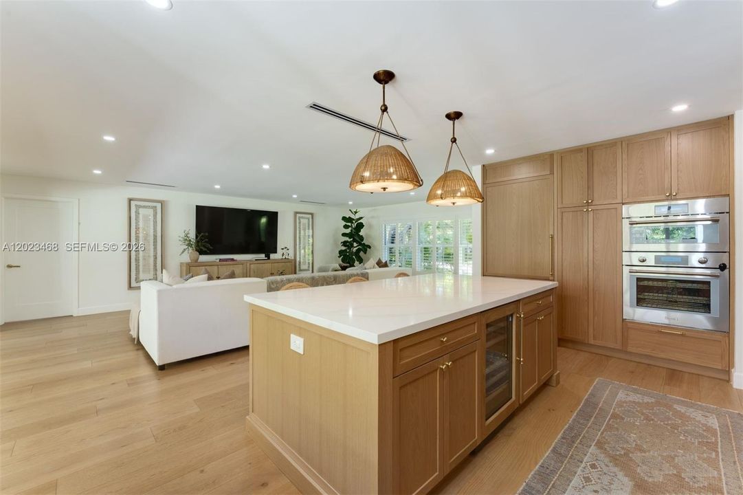 En Venta: $1,925,000 (3 camas, 2 baños, 1902 Pies cuadrados)
