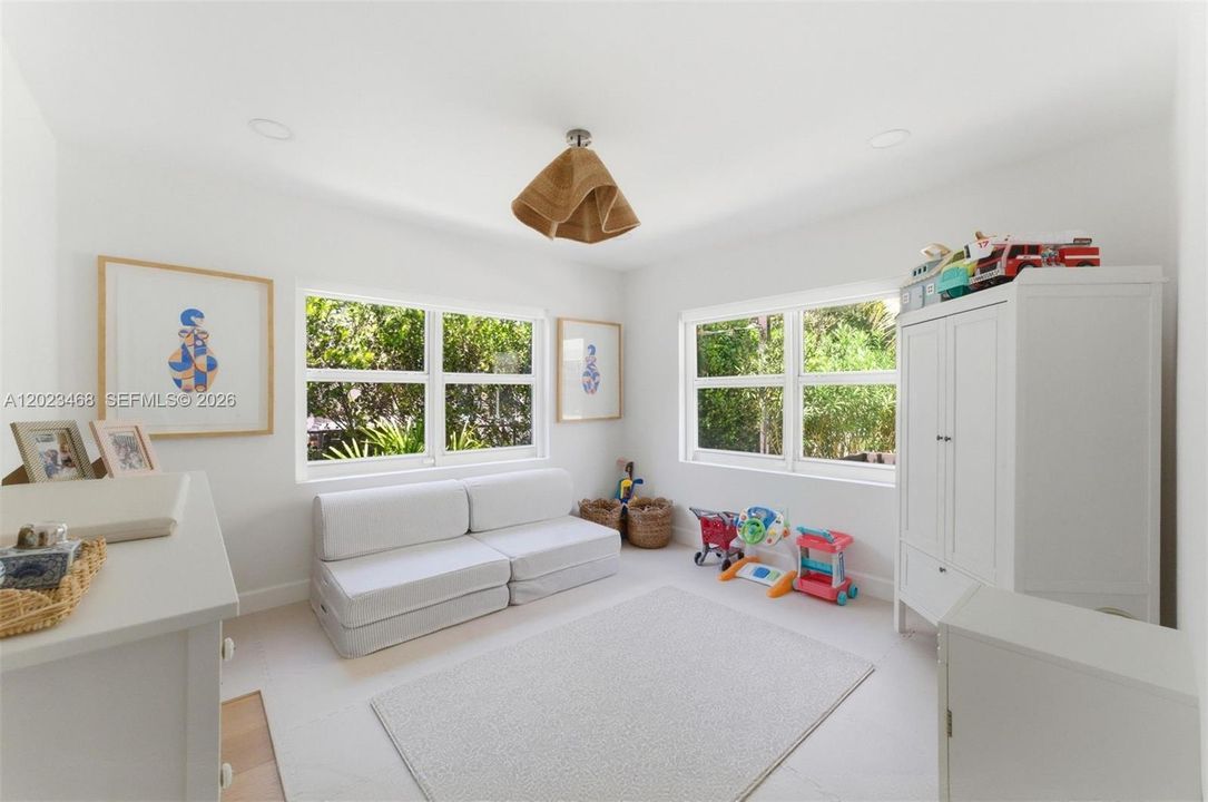 En Venta: $1,925,000 (3 camas, 2 baños, 1902 Pies cuadrados)