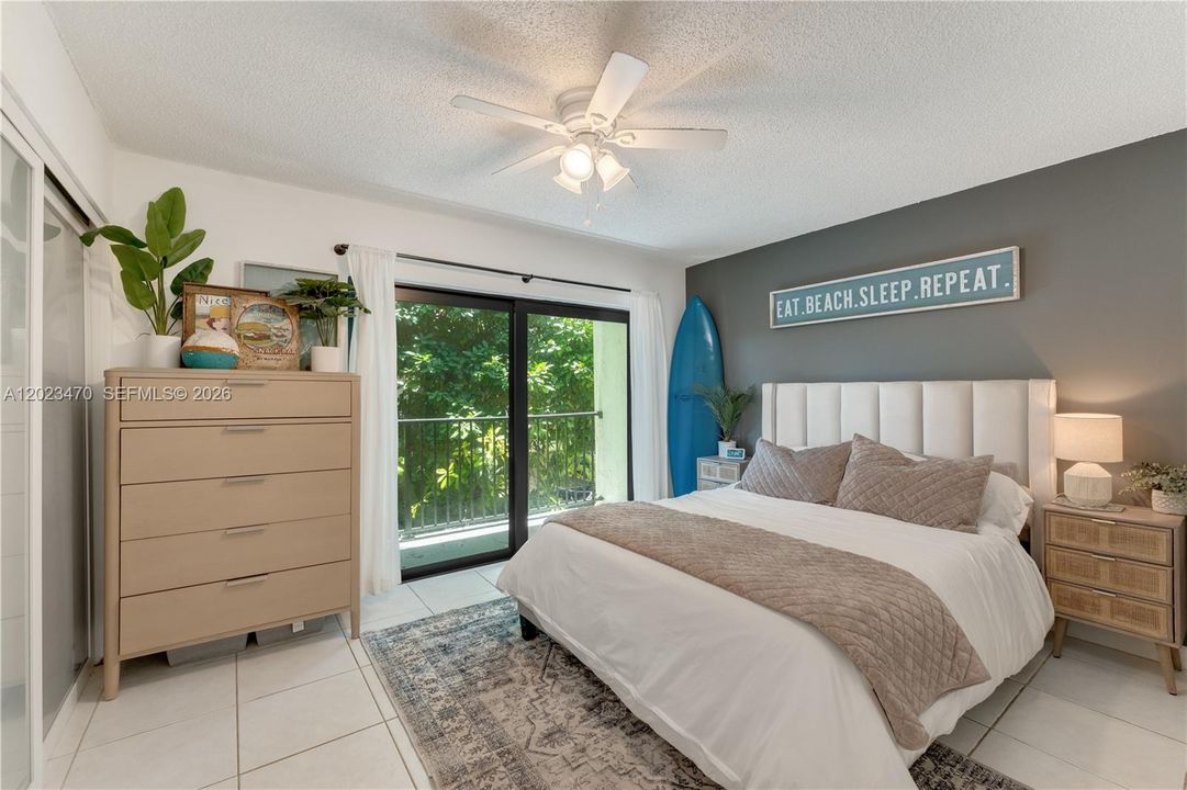 For Sale: $699,000 (2 beds, 2 baths, 876 Square Feet)