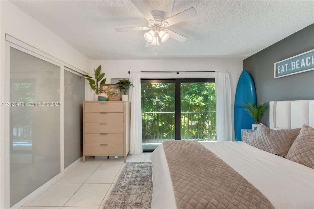 For Sale: $699,000 (2 beds, 2 baths, 876 Square Feet)