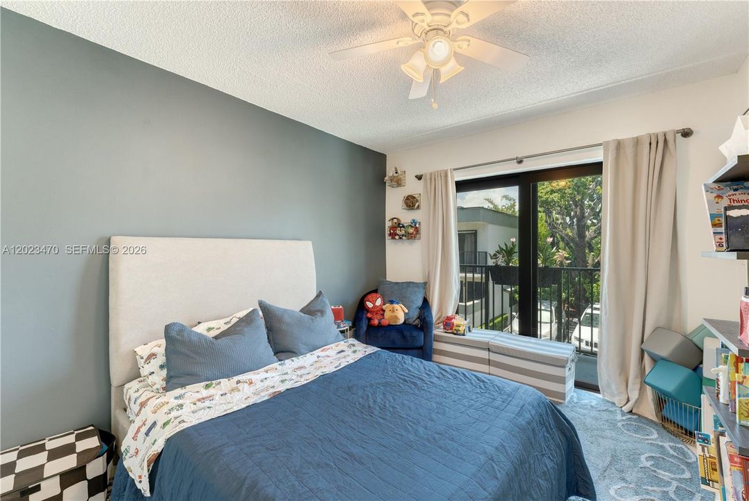 For Sale: $699,000 (2 beds, 2 baths, 876 Square Feet)