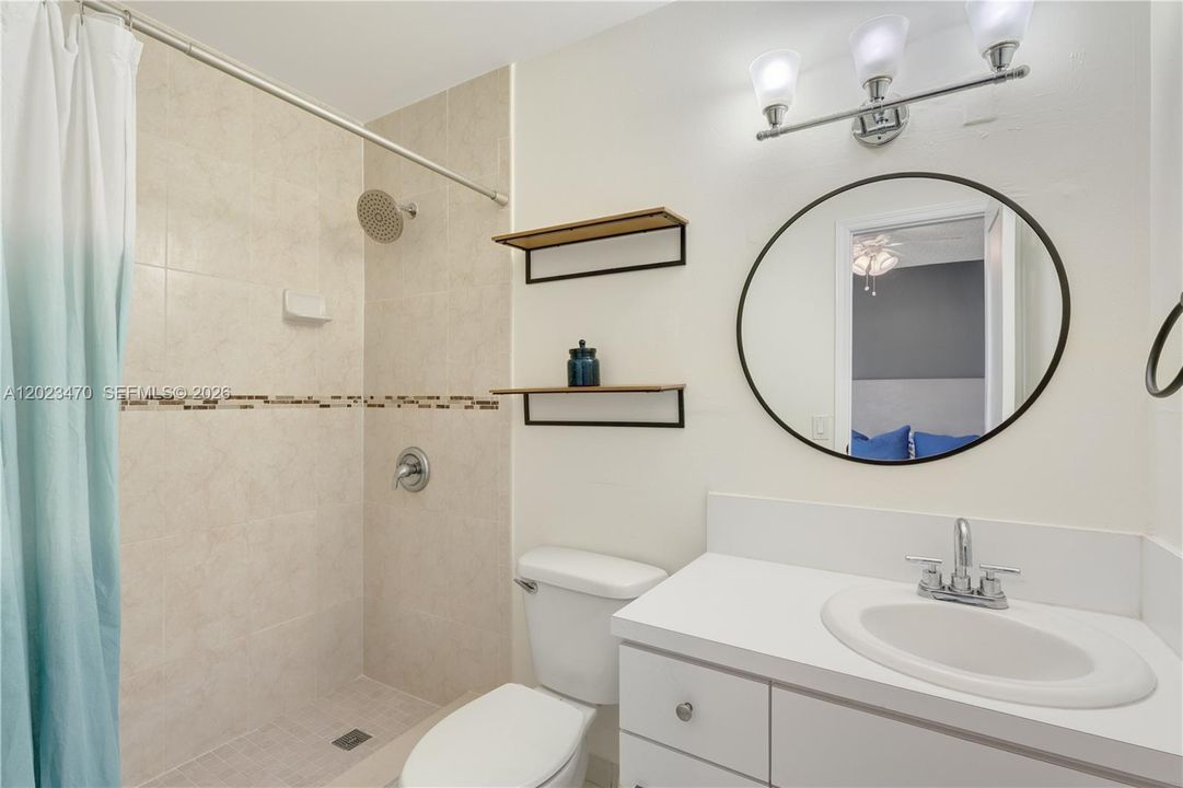 For Sale: $699,000 (2 beds, 2 baths, 876 Square Feet)
