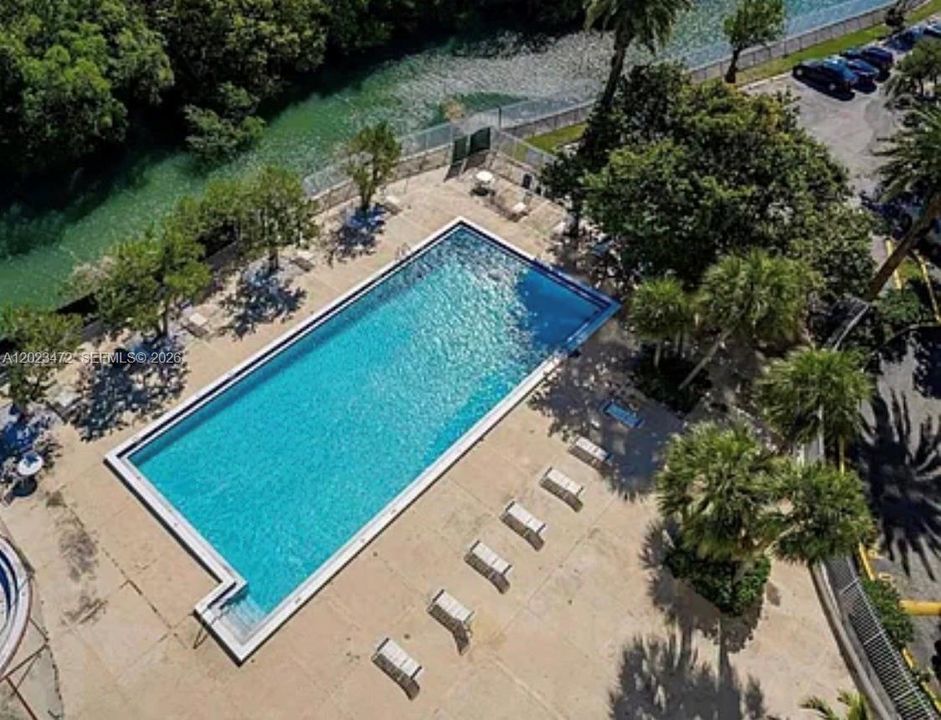Под контрактом: $550,000 (3 спален, 2 ванн, 1207 Квадратных фут)