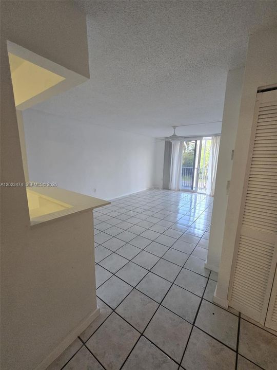 For Sale: $190,000 (2 beds, 2 baths, 1040 Square Feet)