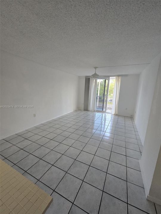For Sale: $190,000 (2 beds, 2 baths, 1040 Square Feet)