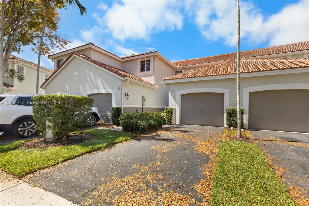 For Sale: $449,000 (2 beds, 2 baths, 1131 Square Feet)