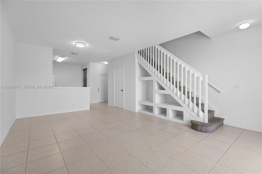 For Sale: $449,000 (2 beds, 2 baths, 1131 Square Feet)