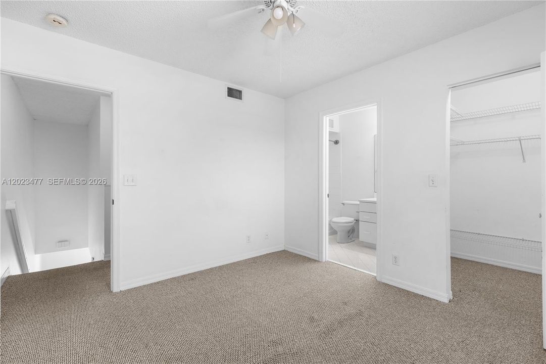 For Sale: $449,000 (2 beds, 2 baths, 1131 Square Feet)