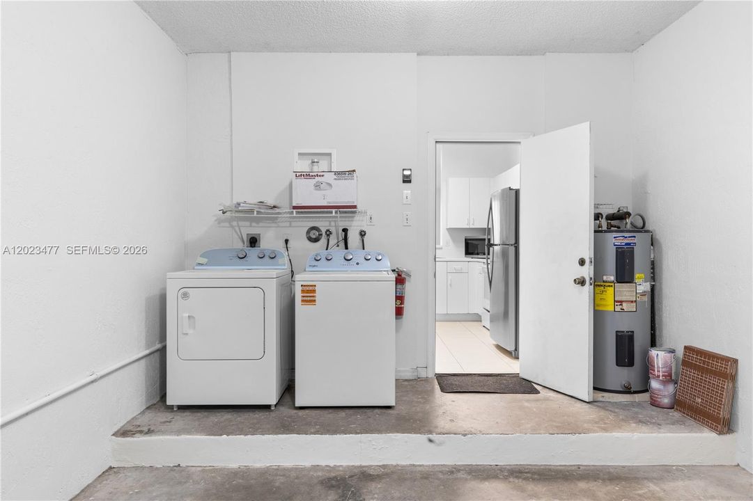 For Sale: $449,000 (2 beds, 2 baths, 1131 Square Feet)