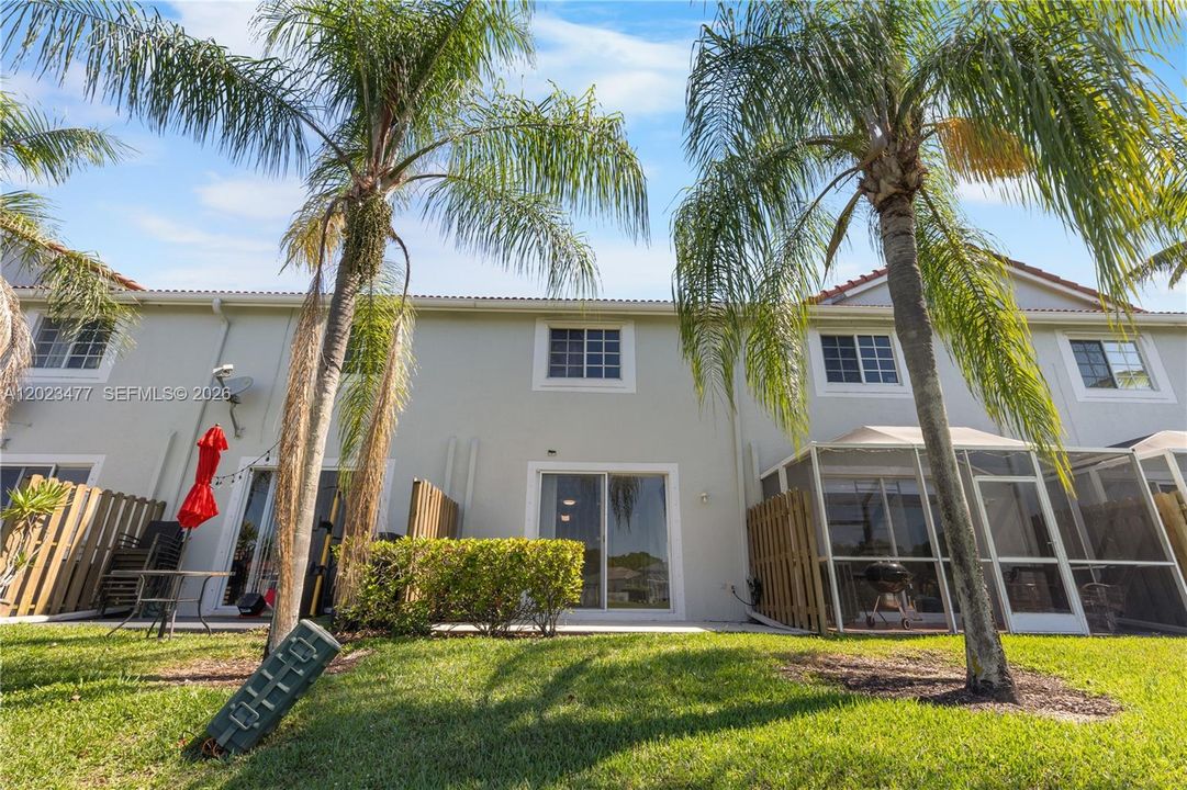 For Sale: $449,000 (2 beds, 2 baths, 1131 Square Feet)