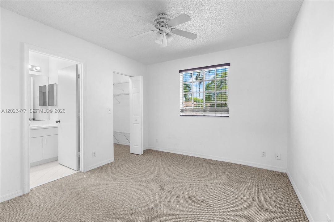 For Sale: $449,000 (2 beds, 2 baths, 1131 Square Feet)