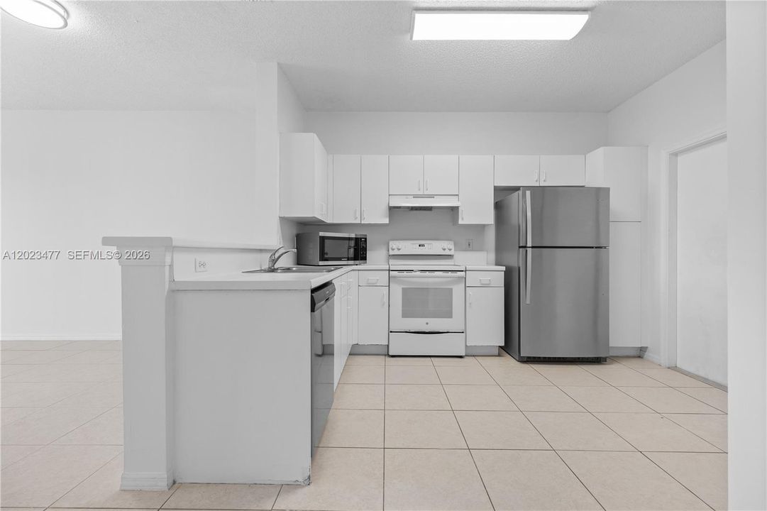 For Sale: $449,000 (2 beds, 2 baths, 1131 Square Feet)