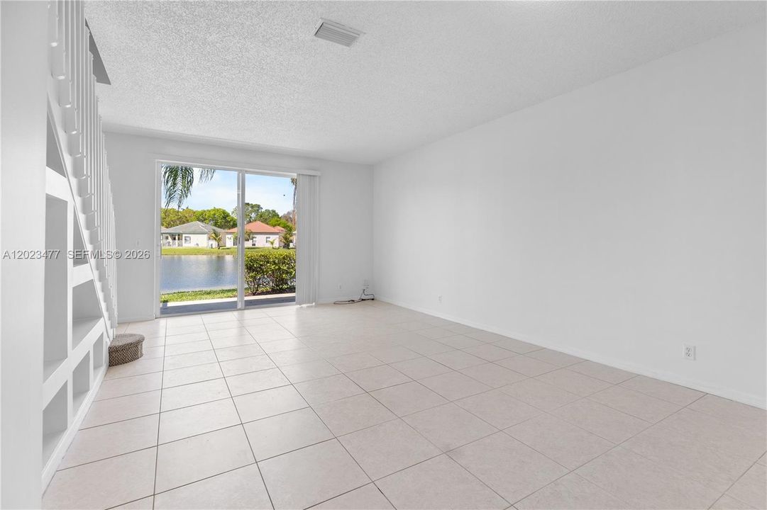 For Sale: $449,000 (2 beds, 2 baths, 1131 Square Feet)