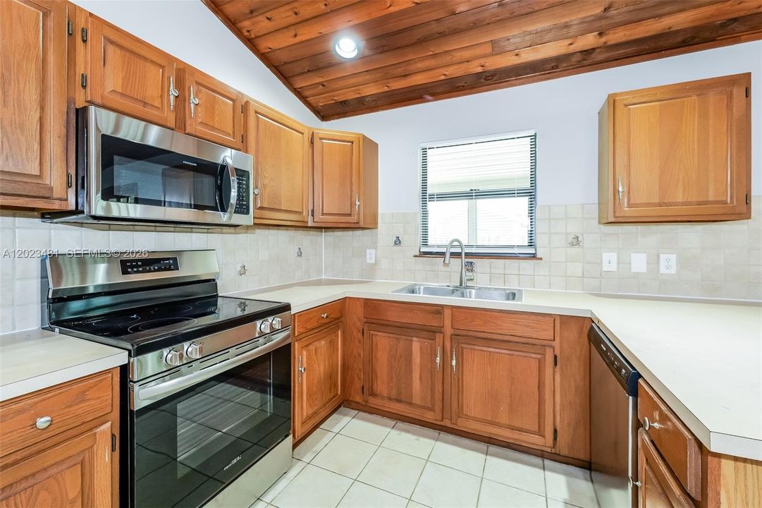 For Rent: $3,360 (4 beds, 2 baths, 1553 Square Feet)