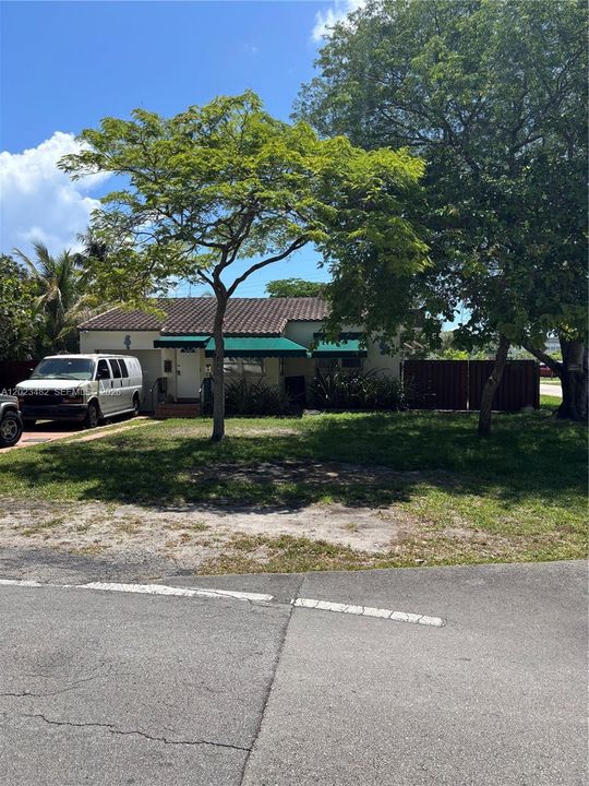 For Sale: $419,000 (2 beds, 1 baths, 1104 Square Feet)